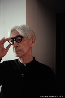 Photo by zakkubalan （C）2022 Kab Inc.（新潮社）