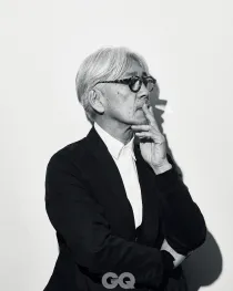 GQ (http://www.gqkorea.co.kr/2018/09/19/119021)