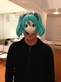 하츠네 미쿠 마스크를 쓴 사카모토